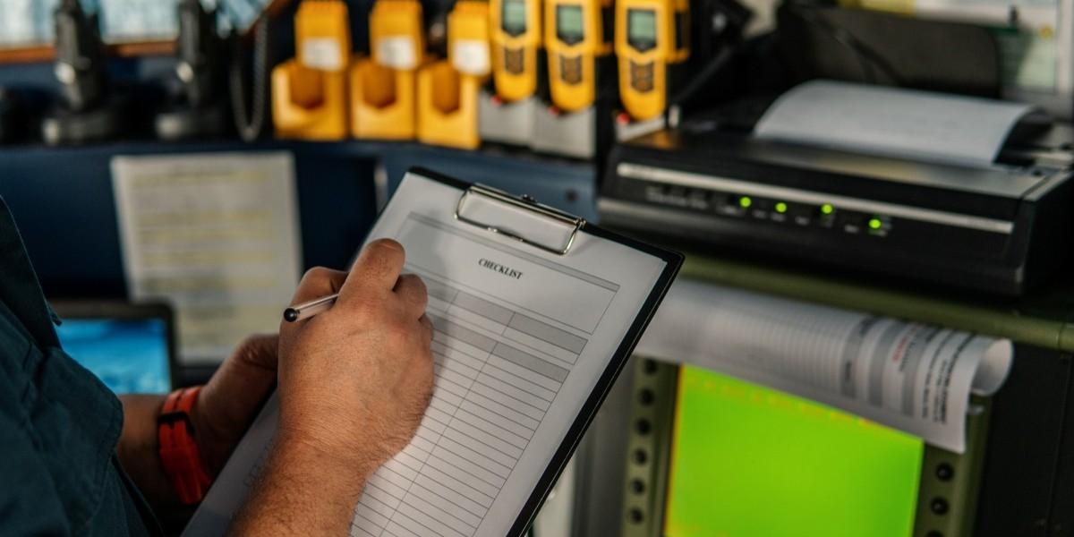 Estratégias para cumprir as normas em instalações corporativas